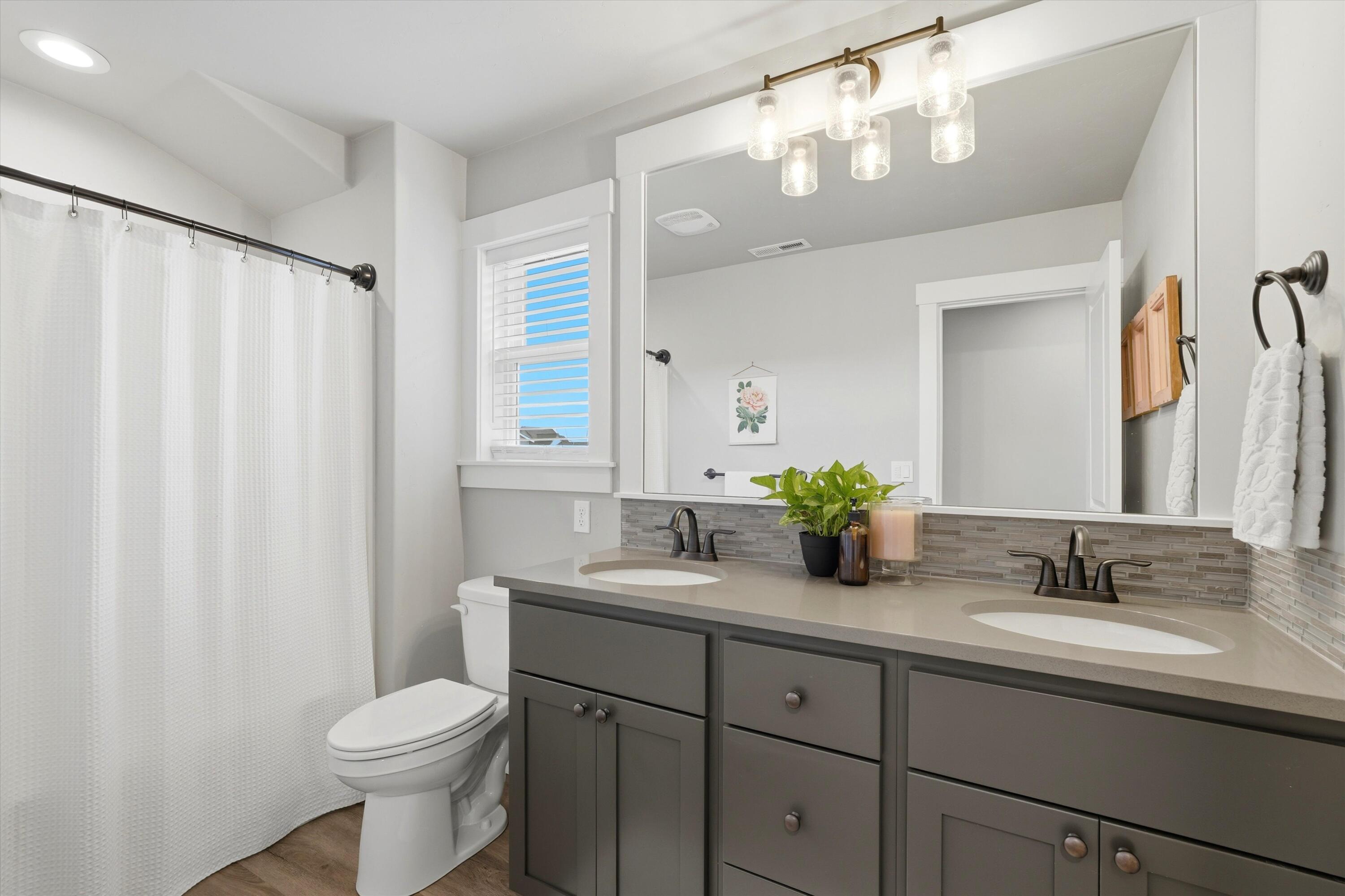 748 Northwest 27th Street Redmond, OR 97756 - Photo 31 of 41 Guest Bathroom