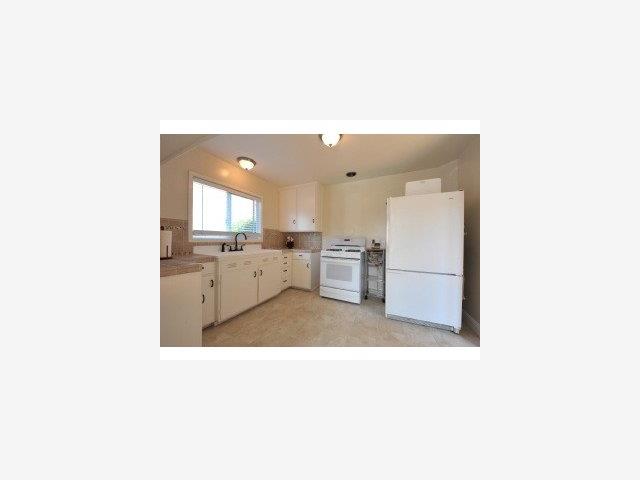 2216 Laurel Drive Santa Clara, CA 95050 - Photo 5 of 9 a bathroom with a sink a mirror and a bathtub