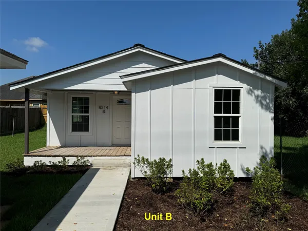 a front view of house with yard