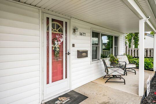 1677 Jackson Road Columbus, OH 43223 - Photo 5 of 48 Front Porch