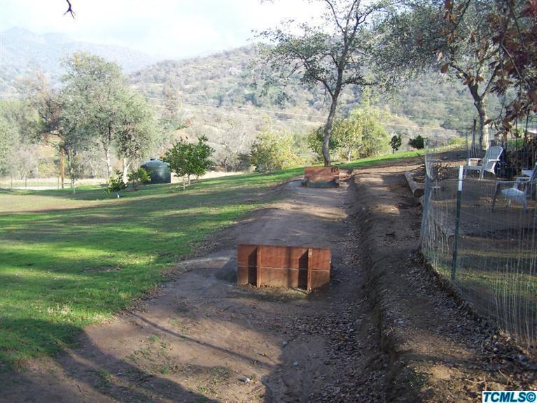 35604 Ennis Road Squaw Valley, CA 93675 - Photo 30 of 33 Horseshoe pit and backyard