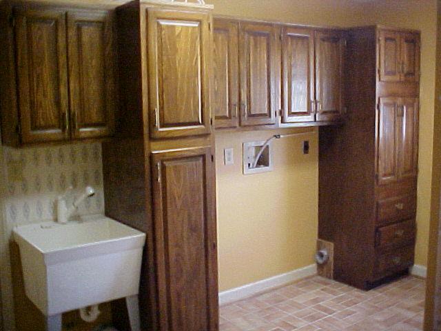 3504 Oak Ridge Road Fincastle, VA 24090 - Photo 21 of 26 Laundry