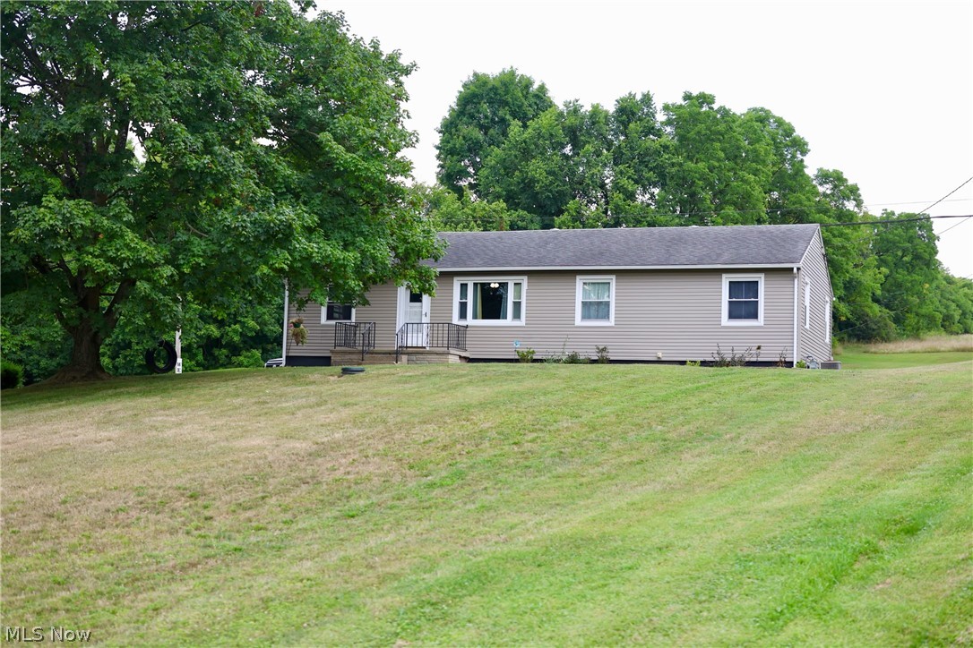 6855 Old Town Road Mount Perry, OH 43760 - Photo 1 of 38 Single story home with a front yard