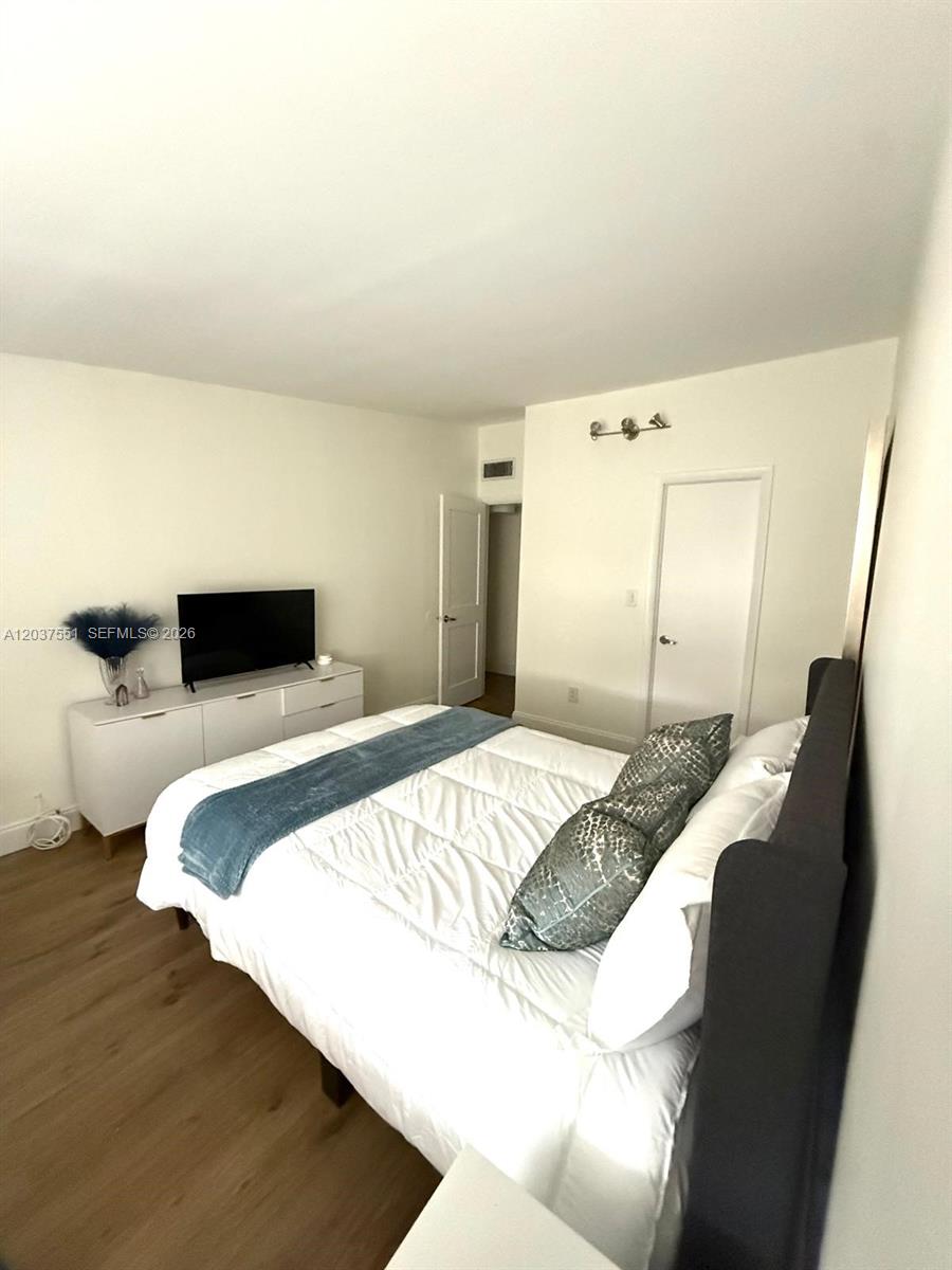 7968 Southwest 105th Place Miami, FL 33173 - Photo 24 of 29 Bedroom 3