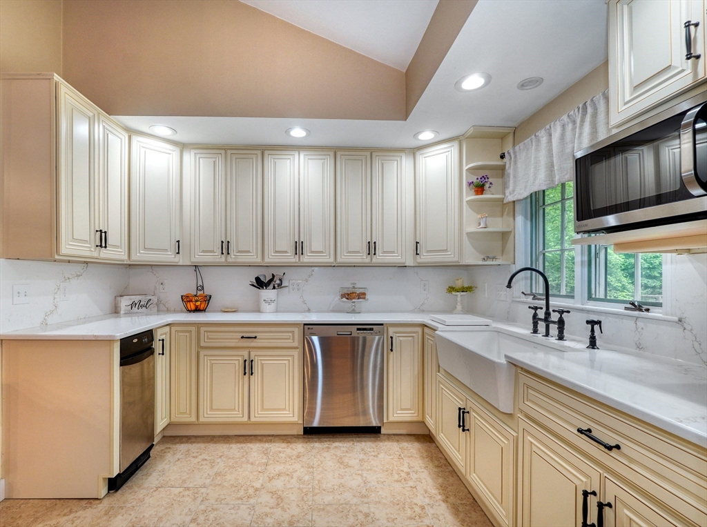 13 Tamarack Road Medfield, MA 02052 - Photo 7 of 41