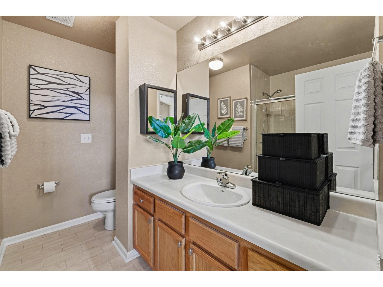 4204 Riley Drive Longmont, CO 80503 - Photo 12 of 27 Primary En-Suite Bathroom
