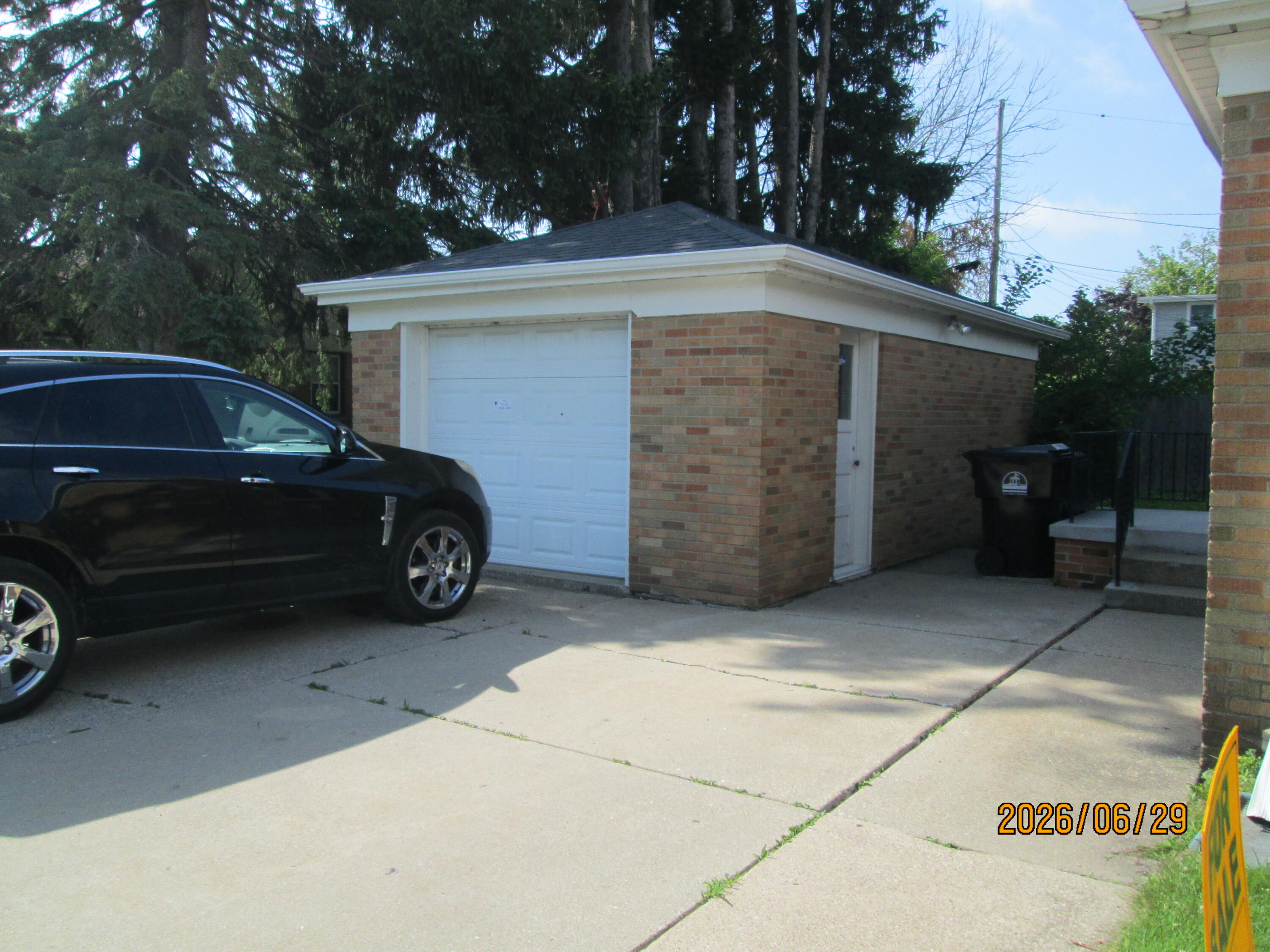 3217 Caledonia Street Racine, WI 53402 - Photo 5 of 37 Garage