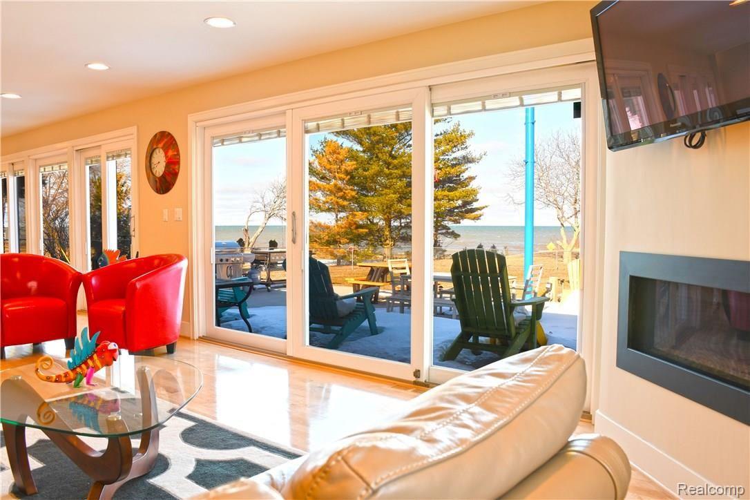 3680 Lakeshore Road Deckerville, MI 48427 - Photo 7 of 46 LIVINGROOM3.jpg