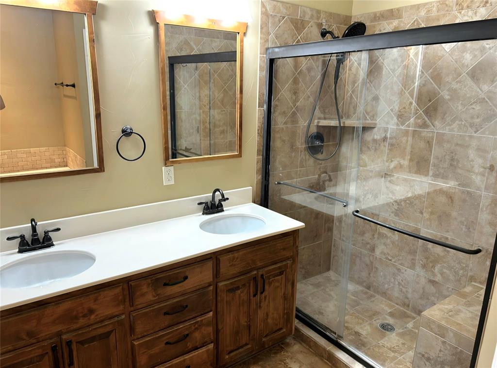 1118 Elk Ridge Drive Stephenville, TX 76401 - Photo 24 of 40 a bathroom with a sink and a mirror