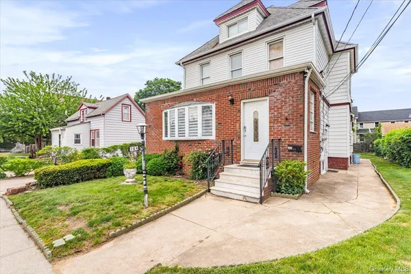 $1,300,000 | 164 Jefferson Street, Inwood, NY 11096