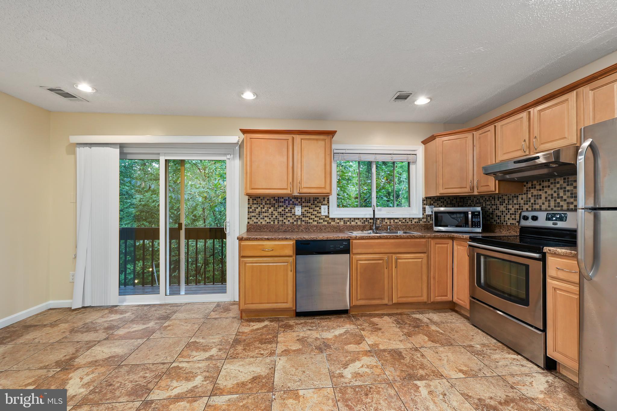 2256 White Cornus Lane Reston, VA 20191 - Photo 10 of 36