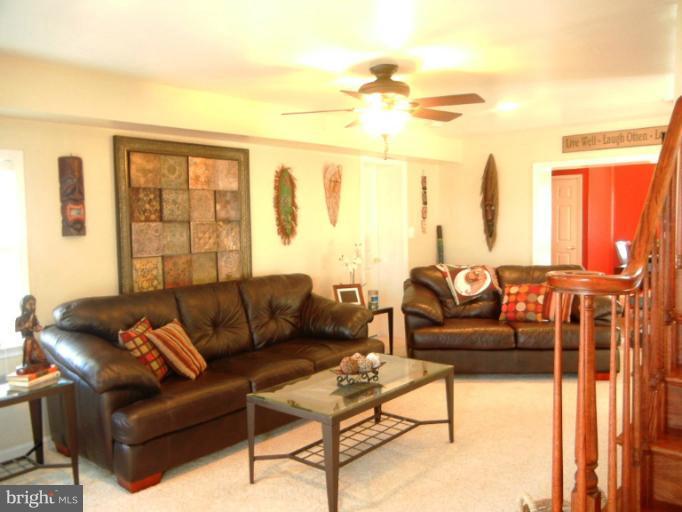 3915 Salem Bottom Road Westminster, MD 21157 - Photo 11 of 28 Living Room