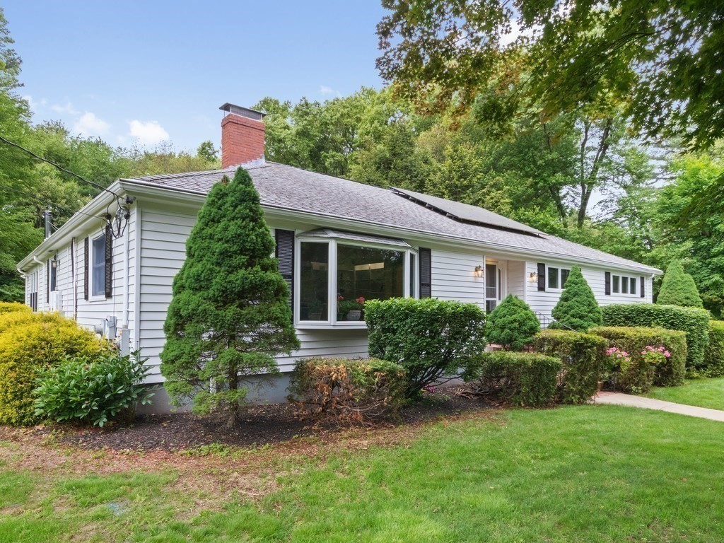 87 Whitewood Road Westwood, MA 02090 - Photo 4 of 39 Gallery Image 4