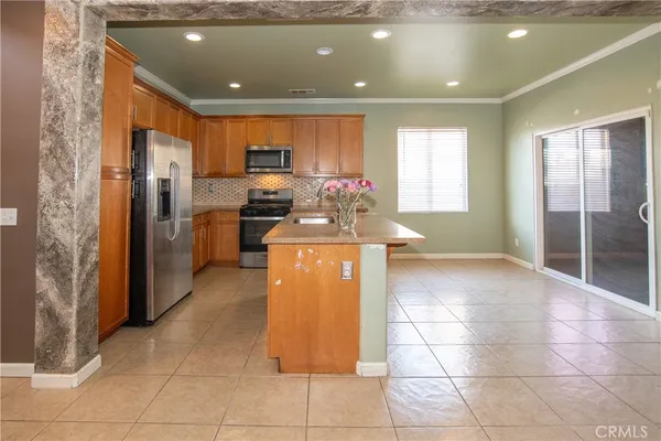 $3,800 | 619 West Ave H 13, Lancaster, CA 93534