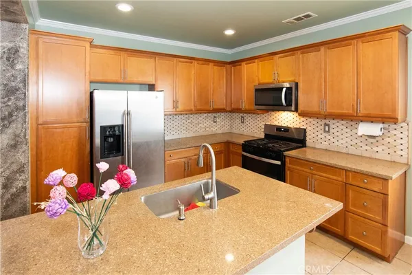 $3,800 | 619 West Ave H 13, Lancaster, CA 93534