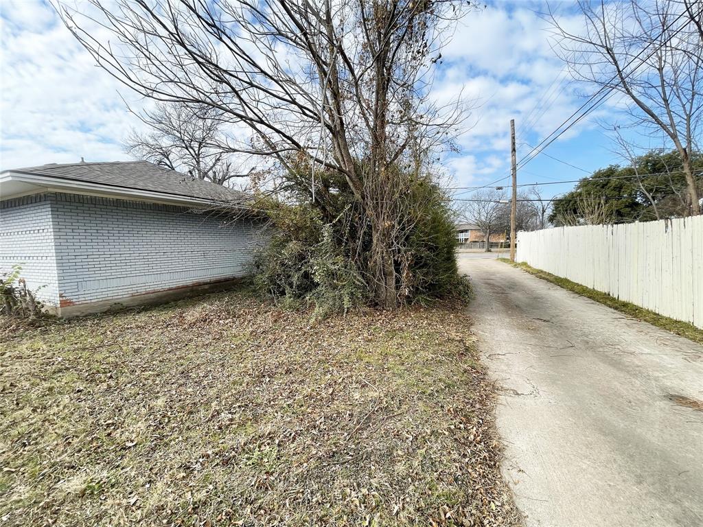 203 Abrams Road Richardson, TX 75081 - Photo 25 of 29 a backyard of a house