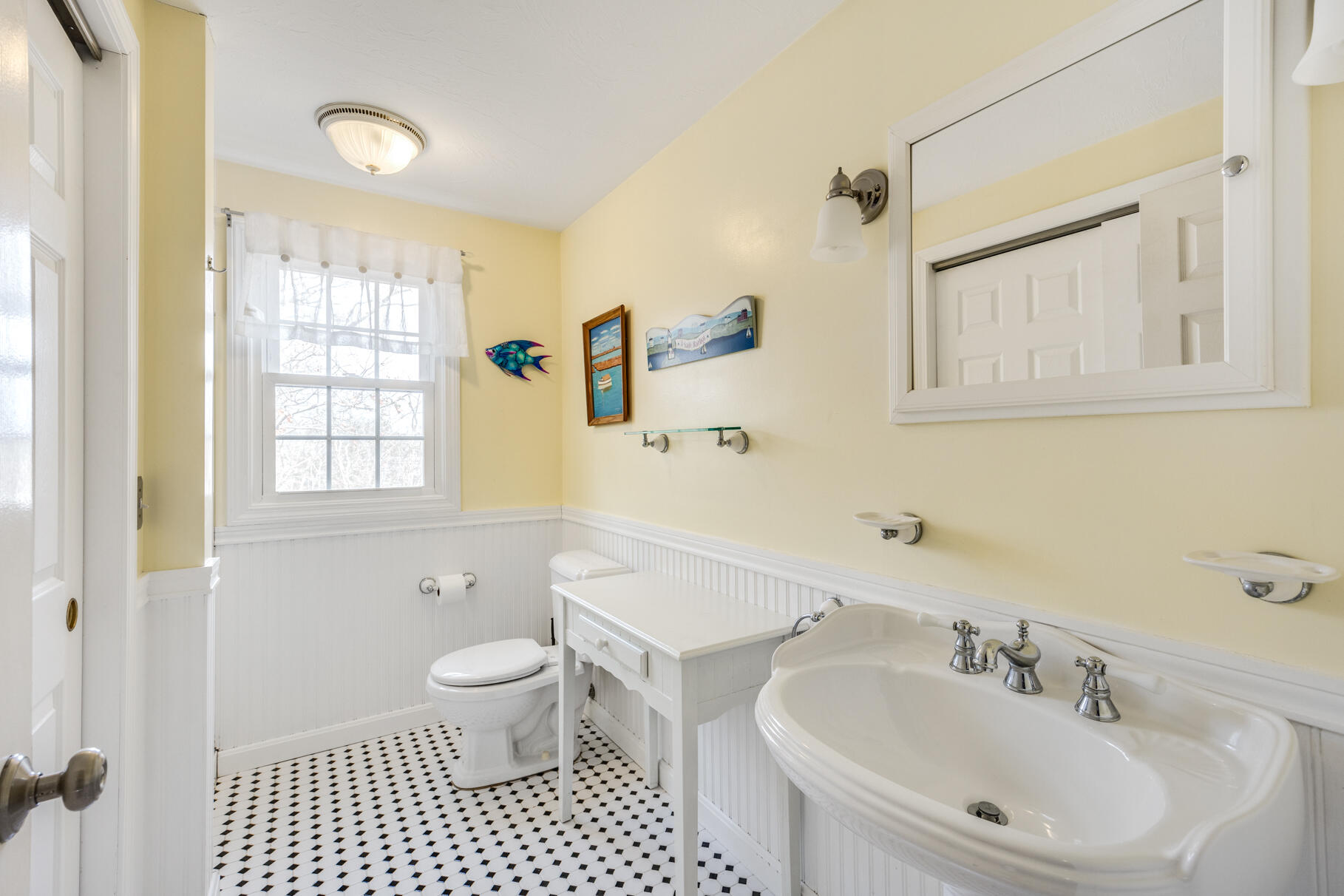 21 River Run Mashpee, MA 02649 - Photo 34 of 45 2nd Floor Hallway Bathroom