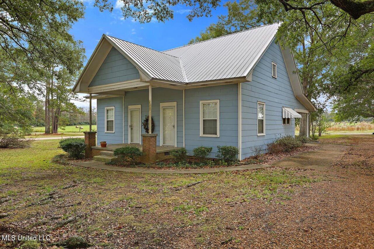 137 East Hembree Road Crystal Springs, MS 39059 - Photo 3 of 27 03-137 E Hembree Rd