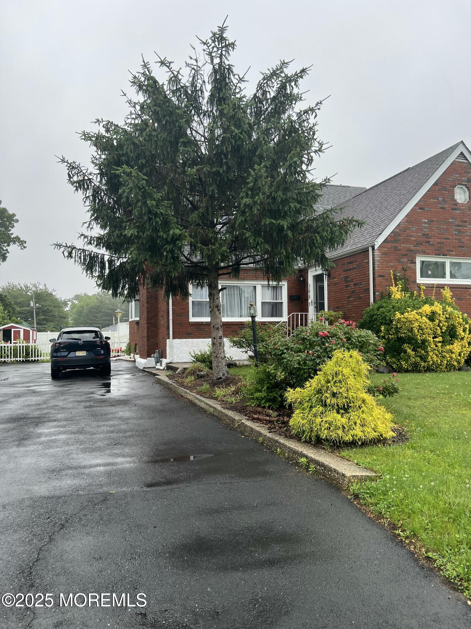 308 Myrtle Street Cliffwood, NJ 07721 - Photo 4 of 44 a house view with a garden space