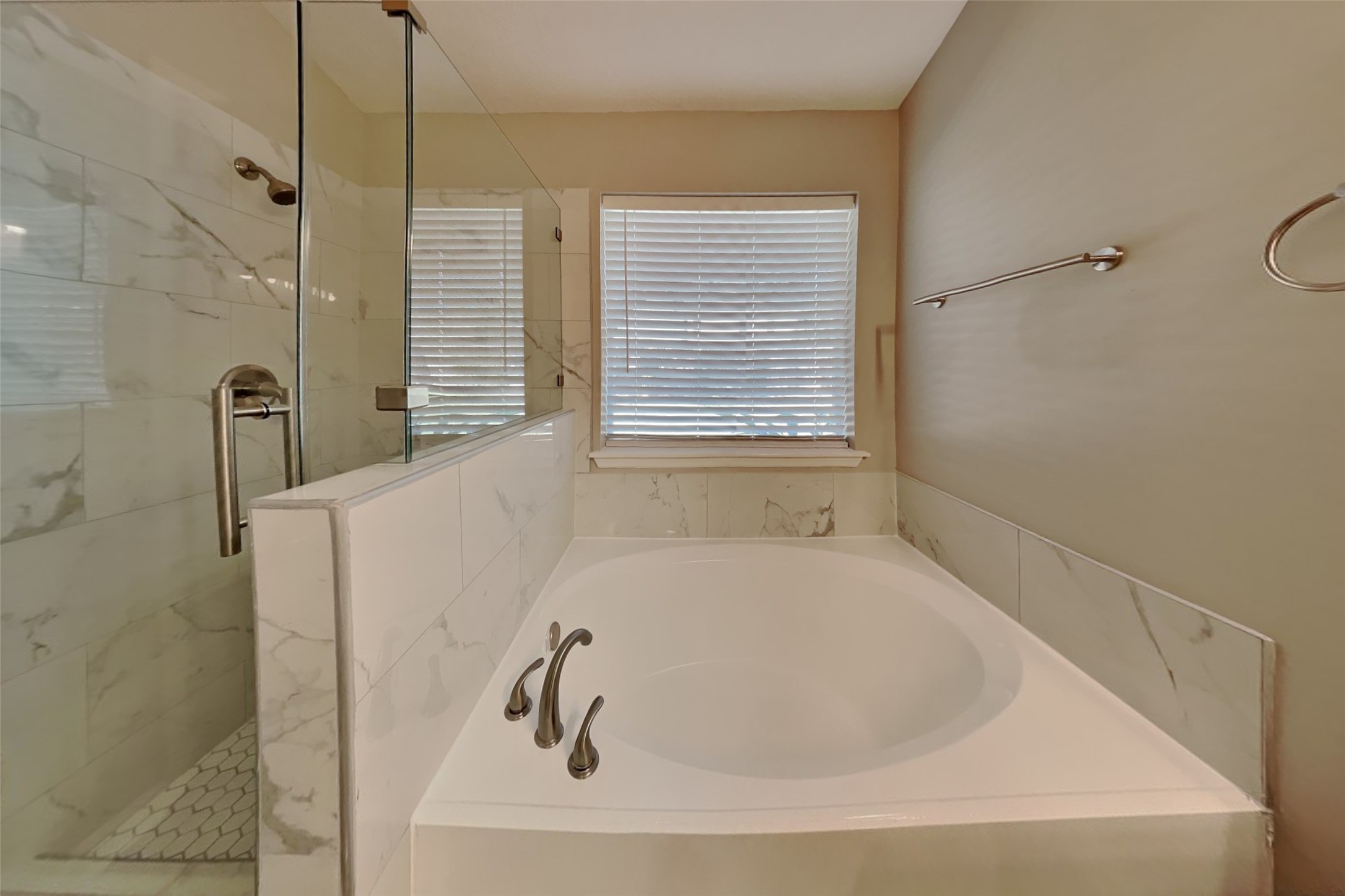 20022 Crossvine Trail Lane Cypress, TX 77433 - Photo 10 of 18 a bathroom with a bathtub