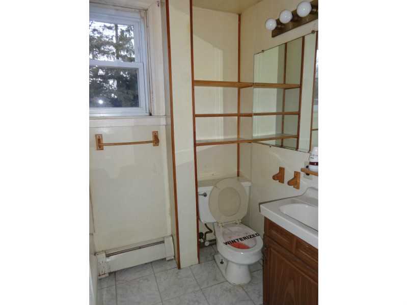320 Long Street Warwick, RI 02886 - Photo 14 of 24 Bathroom.