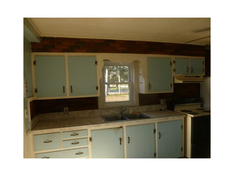320 Long Street Warwick, RI 02886 - Photo 18 of 24 Kitchen.