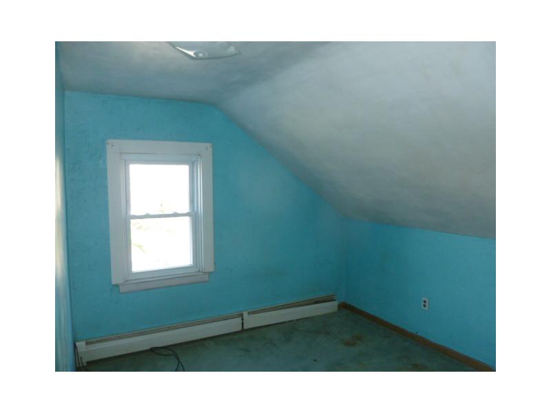 320 Long Street Warwick, RI 02886 - Photo 20 of 24 Bedroom.