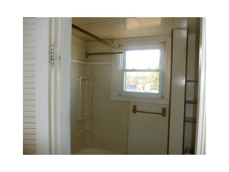 320 Long Street Warwick, RI 02886 - Photo 21 of 24 Bathroom.