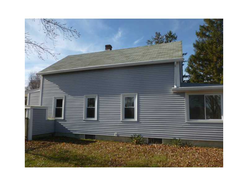 320 Long Street Warwick, RI 02886 - Photo 3 of 24 View.