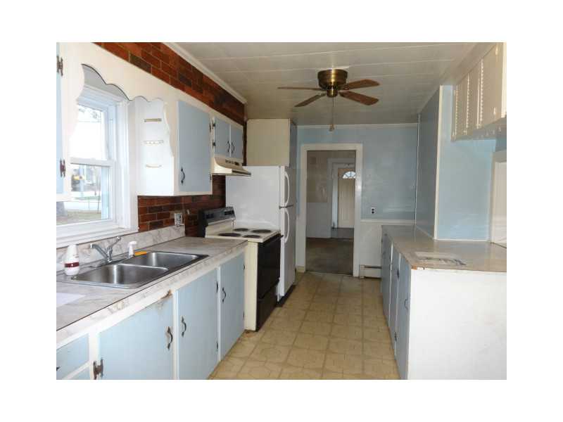 320 Long Street Warwick, RI 02886 - Photo 5 of 24 Kitchen.