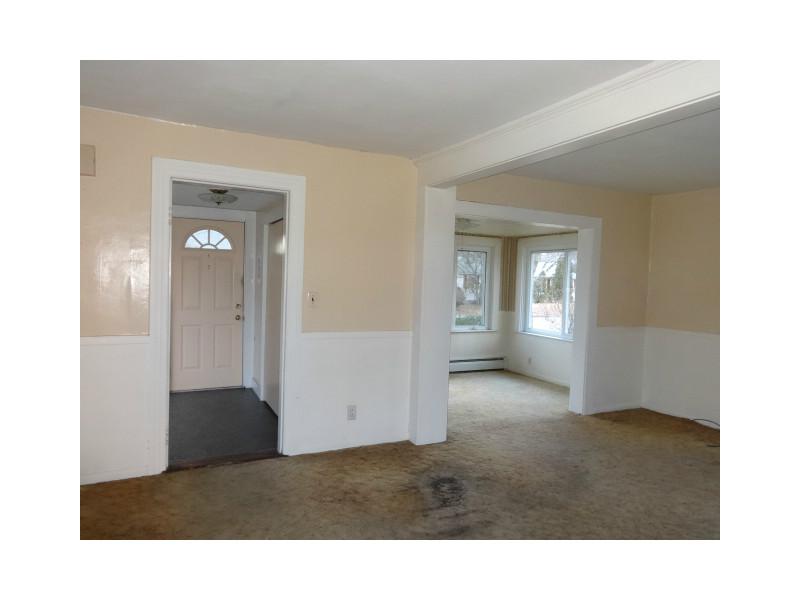 320 Long Street Warwick, RI 02886 - Photo 9 of 24 Living Room.
