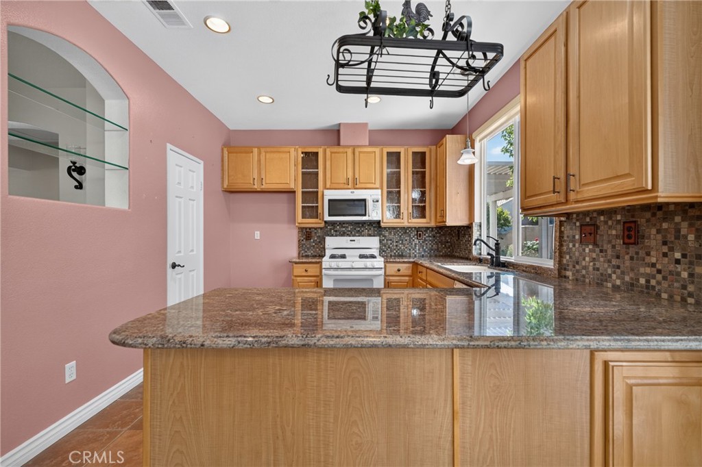 5001 Rio Bravo Drive Banning, CA 92220 - Photo 19 of 38 Kitchen