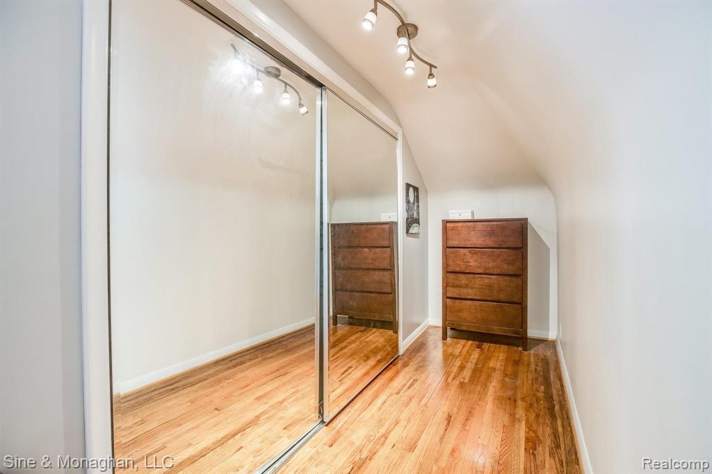 1624 Roslyn Road Grosse Pointe Woods, MI 48236 - Photo 25 of 31