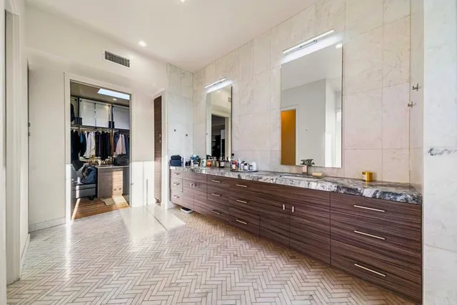 $8,770,000 | 2170 Via Nina, La Jolla, CA 92037