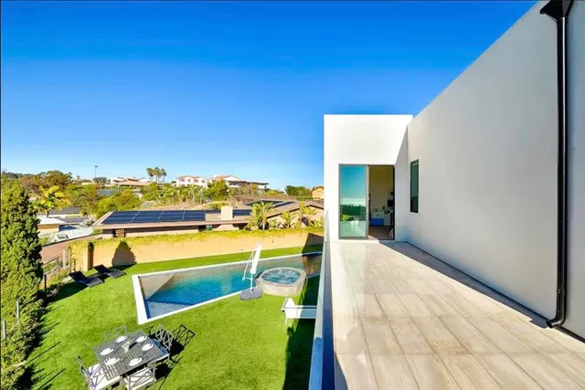 $8,770,000 | 2170 Via Nina, La Jolla, CA 92037