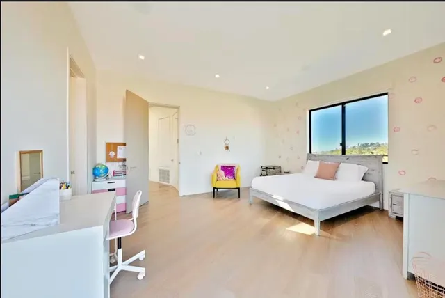 $8,770,000 | 2170 Via Nina, La Jolla, CA 92037