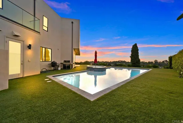 $8,770,000 | 2170 Via Nina, La Jolla, CA 92037