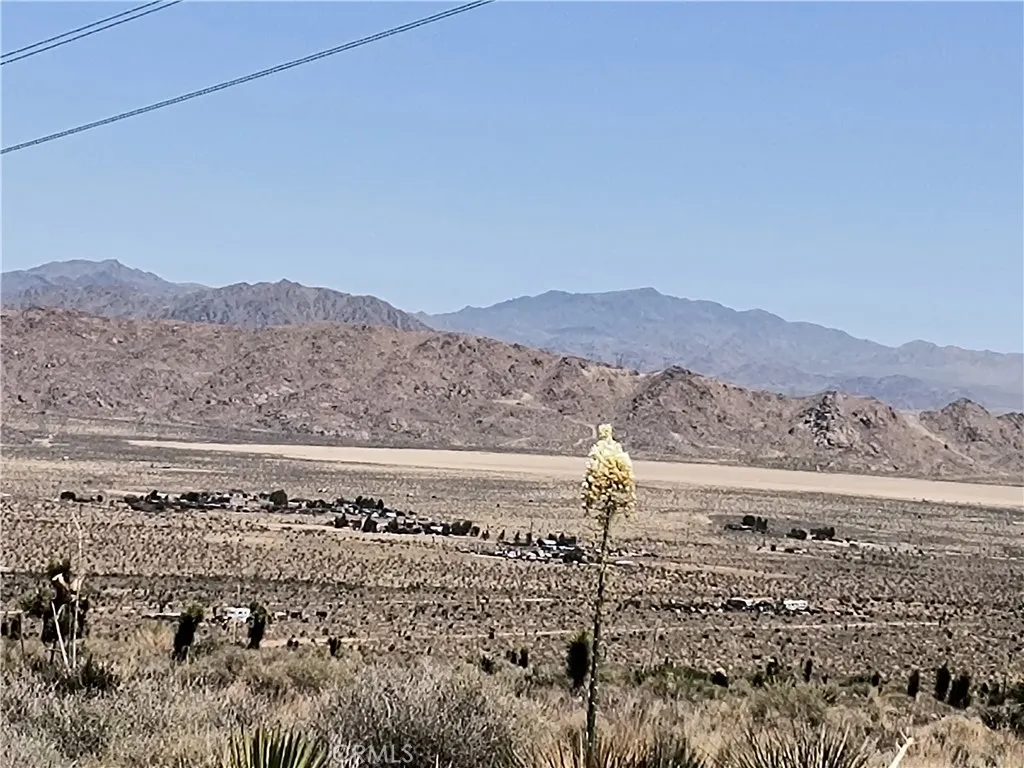 22 Canyon View Road Apple Valley, CA 92308 - Photo 2 of 10 mountain views