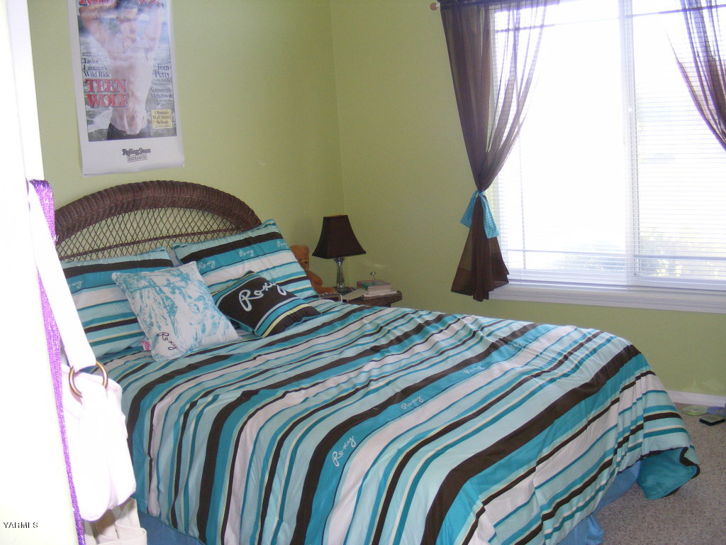 15012 Fisk Road Yakima, WA 98908 - Photo 12 of 23 a bedroom with a bed and a window