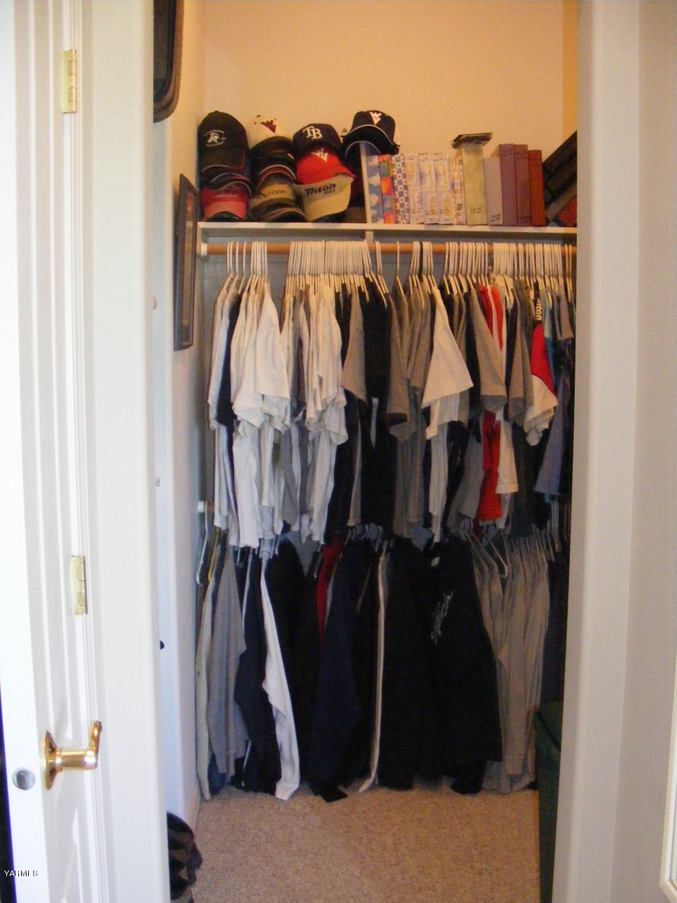 15012 Fisk Road Yakima, WA 98908 - Photo 18 of 23 a close view of walk in closet