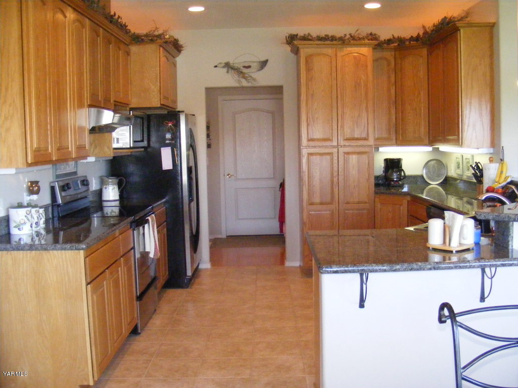 15012 Fisk Road Yakima, WA 98908 - Photo 4 of 23 a kitchen with stainless steel appliances granite countertop a refrigerator and a stove