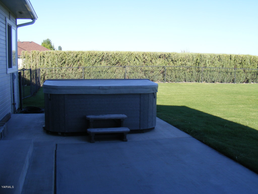 15012 Fisk Road Yakima, WA 98908 - Photo 6 of 23 a view of a couches in the roof deck with large trees