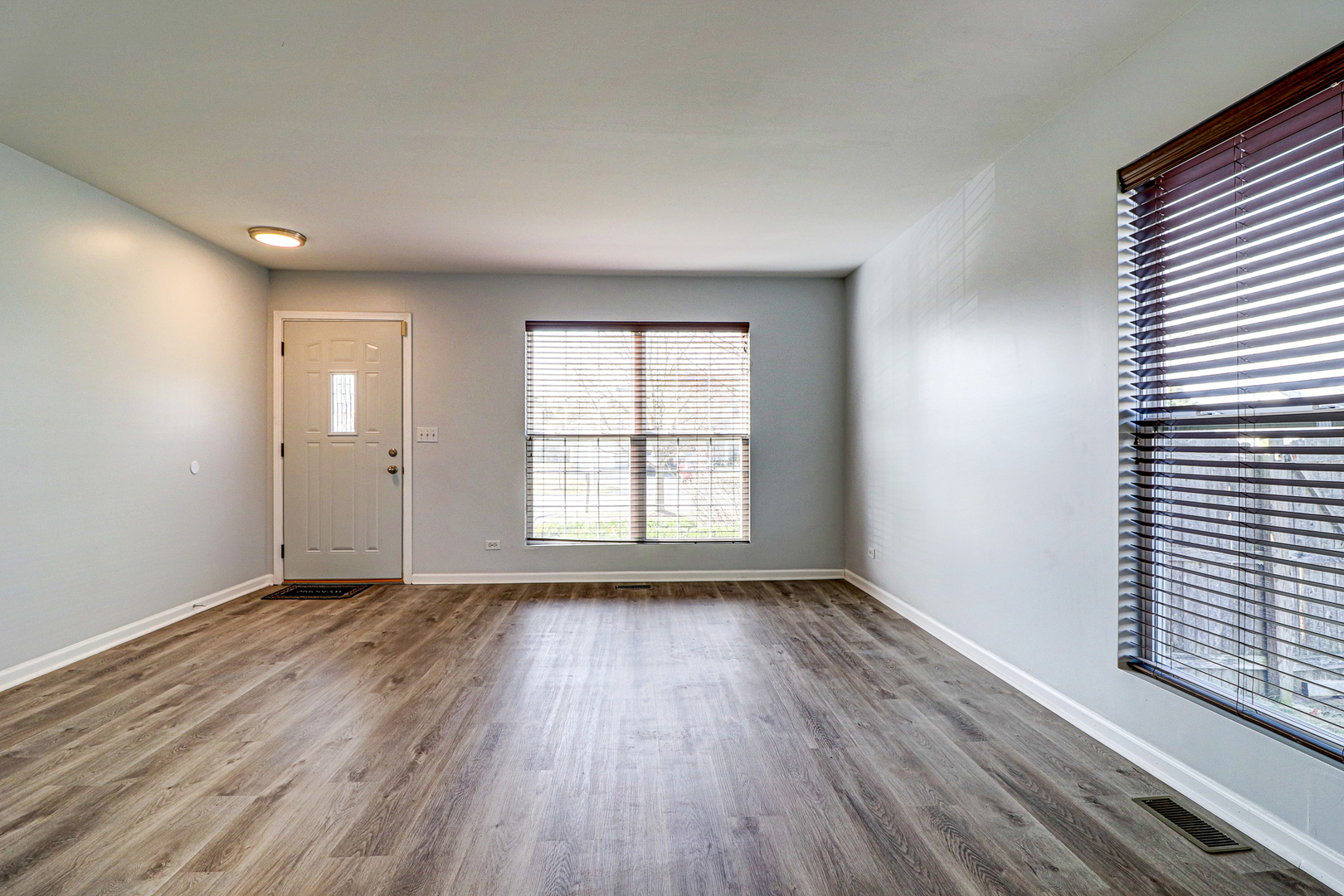 1332 Wingfield Way Bolingbrook, IL 60490 - Photo 3 of 35