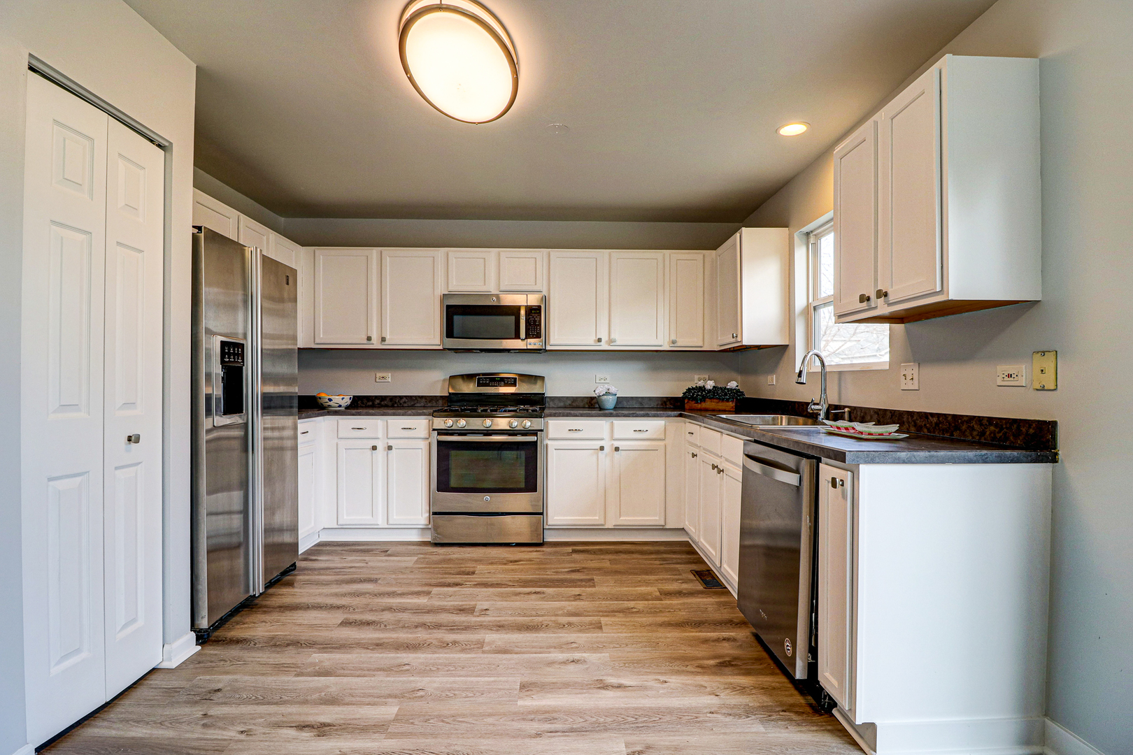 1332 Wingfield Way Bolingbrook, IL 60490 - Photo 8 of 35