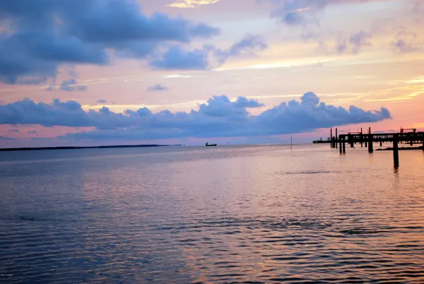 $975,000 | 1528 Island Road, Harkers Island, NC 28531