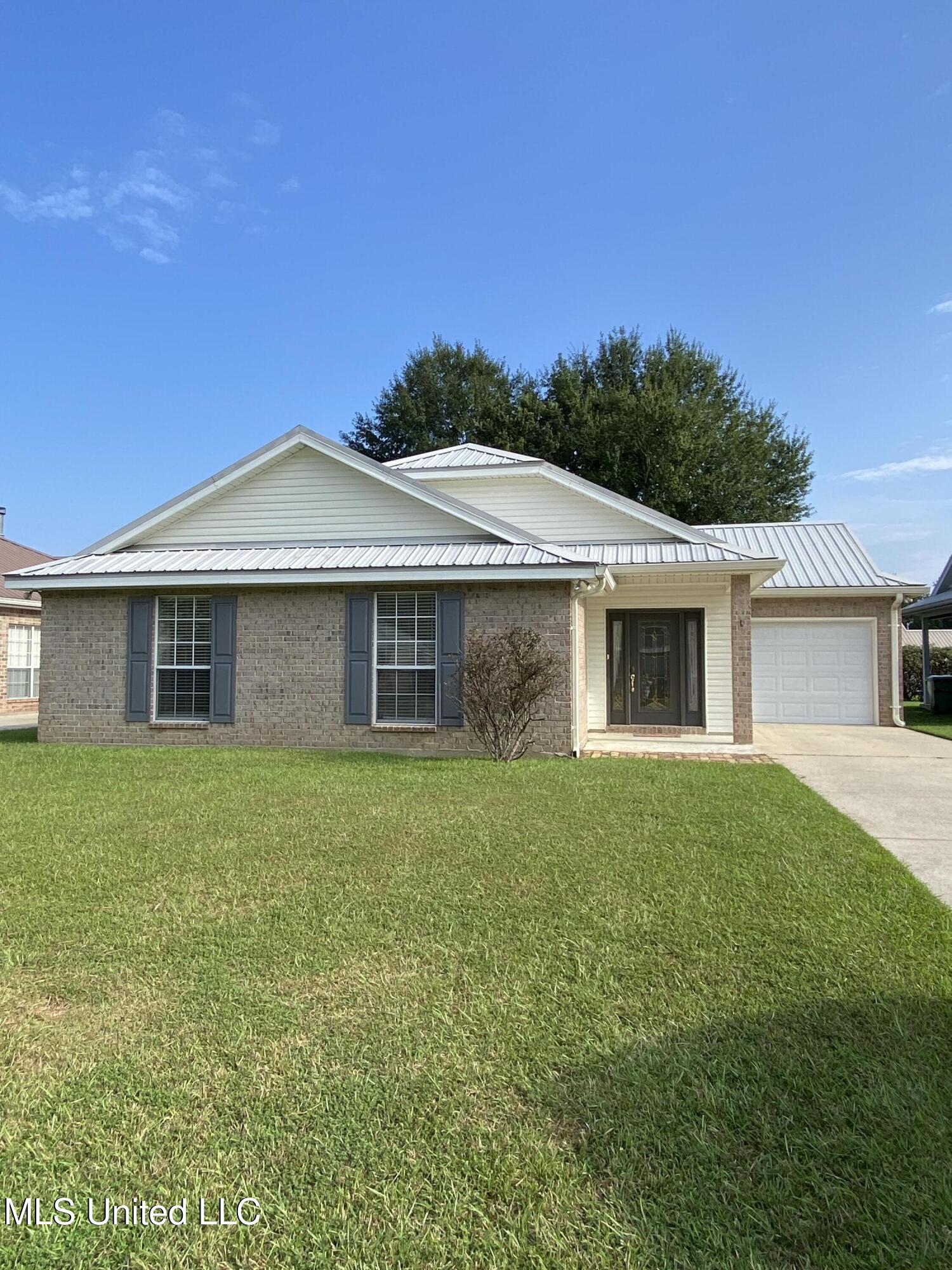 121 Teddy Lane Picayune, MS 39466 - Photo 2 of 21 2, IMG_5042