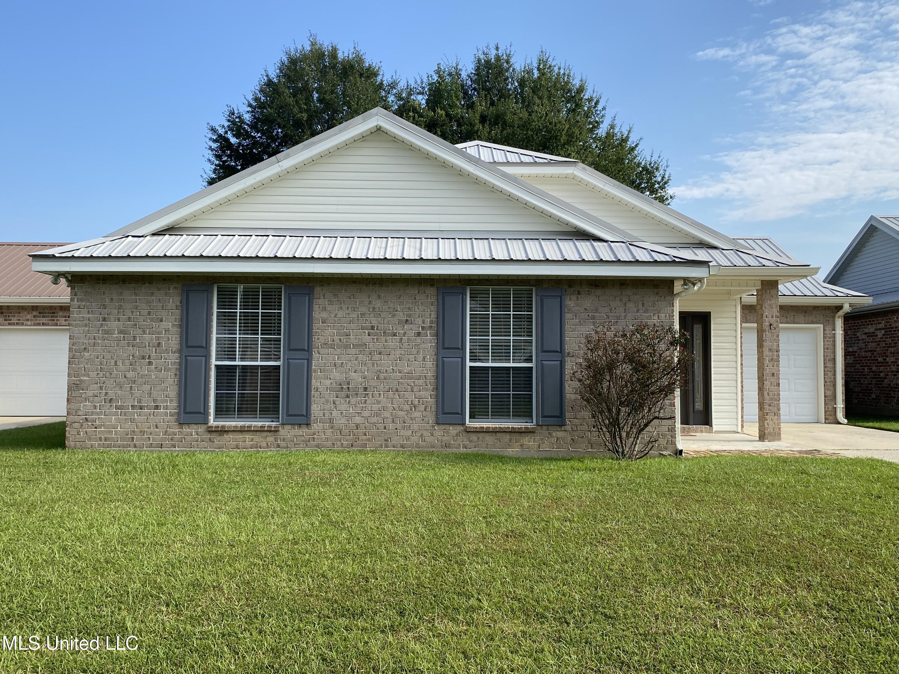 121 Teddy Lane Picayune, MS 39466 - Photo 3 of 21 3, IMG_5044