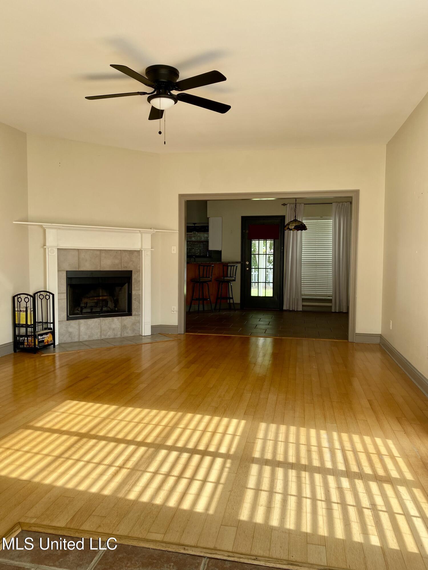 121 Teddy Lane Picayune, MS 39466 - Photo 4 of 21 4, IMG_5045