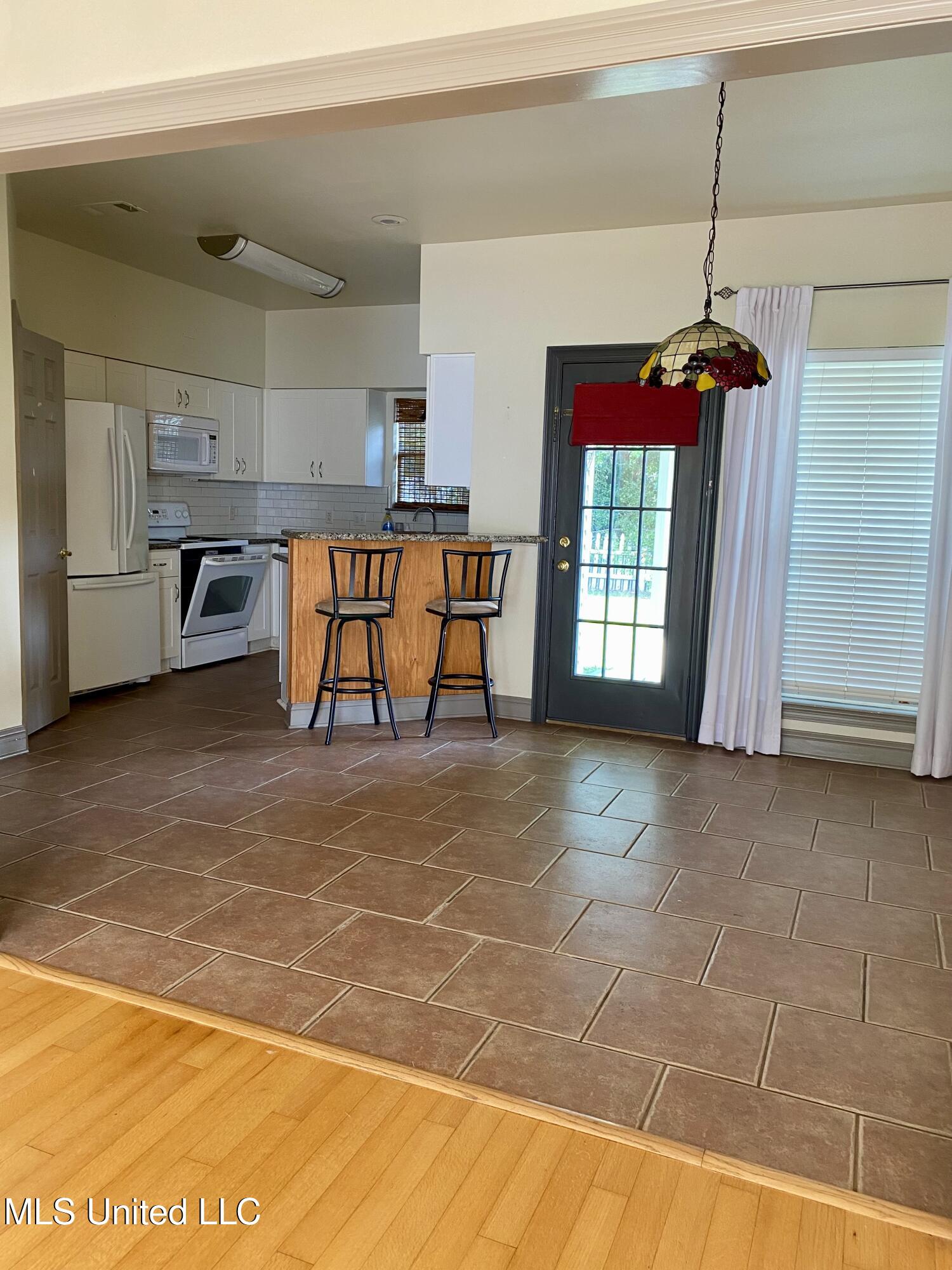 121 Teddy Lane Picayune, MS 39466 - Photo 6 of 21 6, IMG_5051