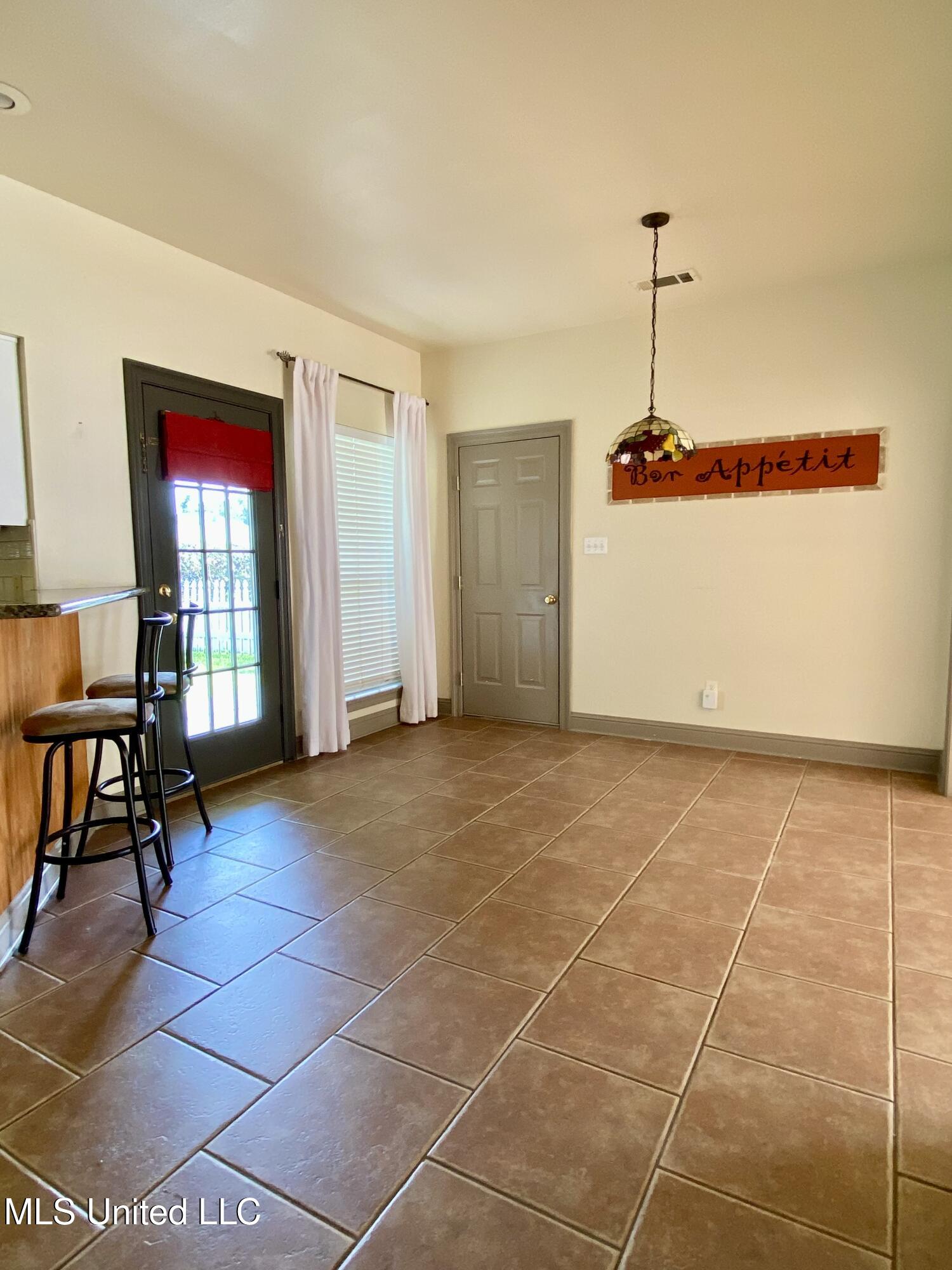 121 Teddy Lane Picayune, MS 39466 - Photo 8 of 21 8, IMG_5059